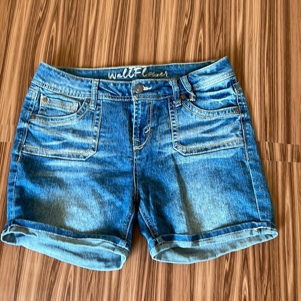 WALLFLOWER Distressed Jean Shorts Size 13